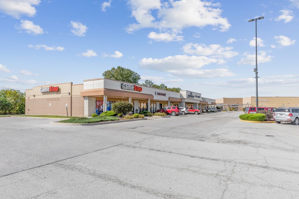 Valley View Plaza: 3228 S Western Ave, Marion, IN 46953